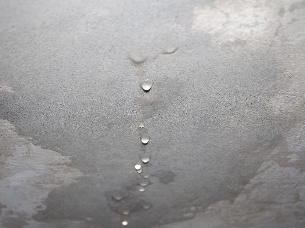 Water leaking in dreams: Spiritual meaning