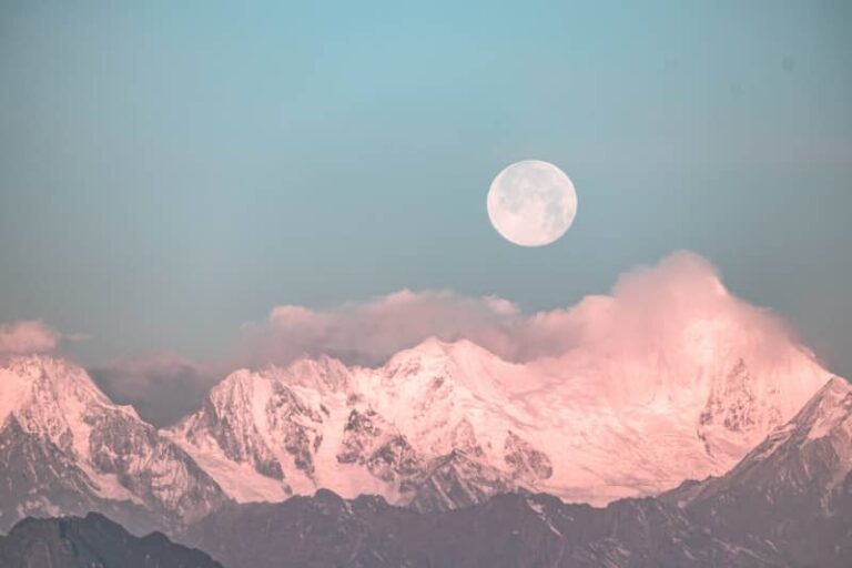 What Does The Moon Symbolize? 9 Meanings and Symbolism