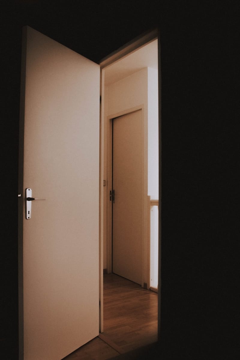 Recurring Dreams about a House with many rooms: 15 Meanings