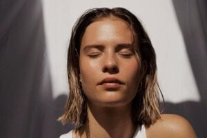 7 Spiritual Burning Sensations Meaning: Feet, Hand, Ears, Nose