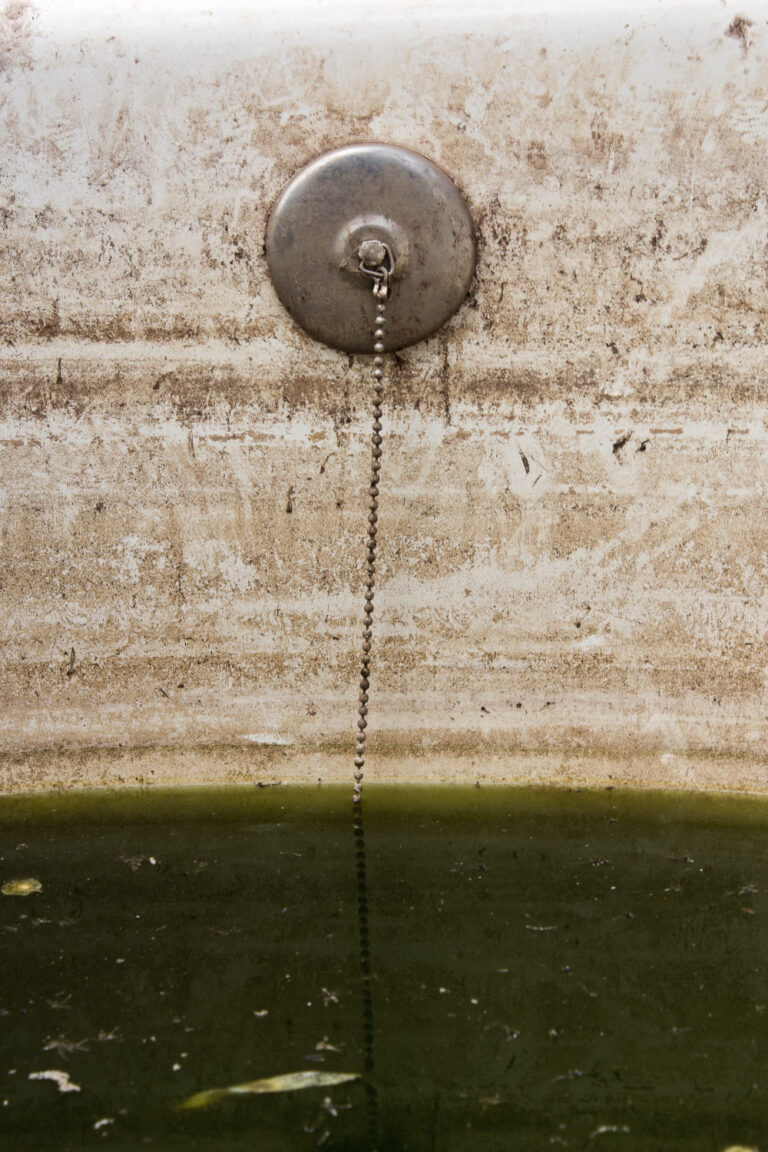 9 Spiritual Meanings of Water Overflowing (in Dreams)