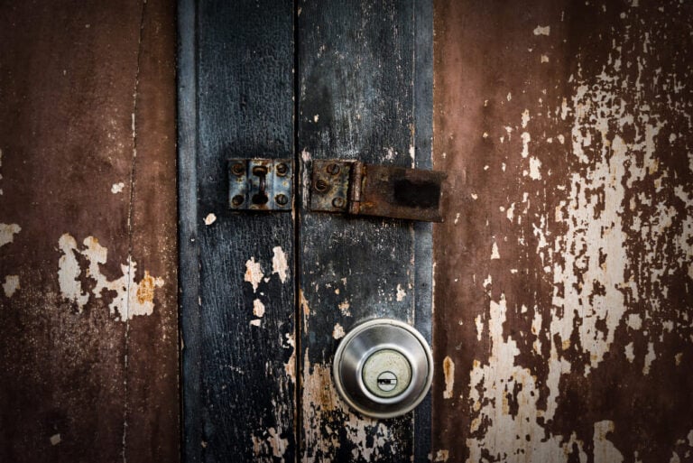spiritual-meaning-of-broken-doors-and-locked-is-it-a-sign